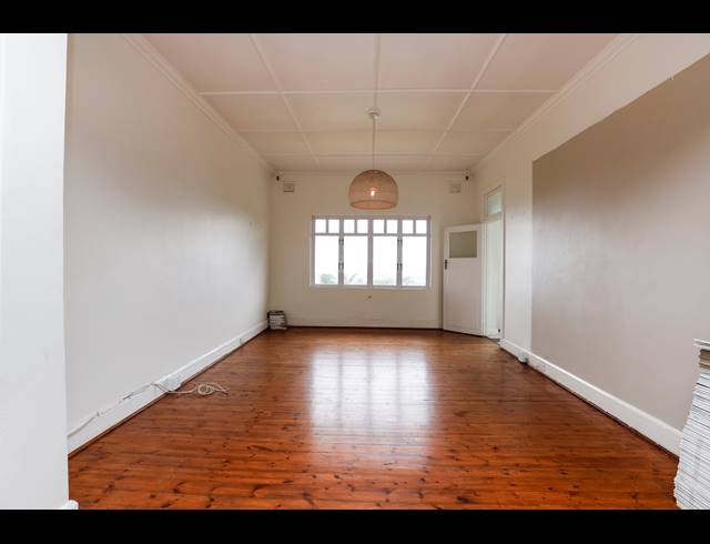 2.5 BEDROOM APARTMENT FOR SALE IN ESSENWOOD